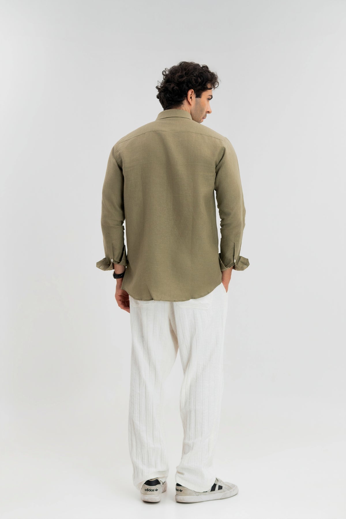 The Linen Shirt in Olive Green